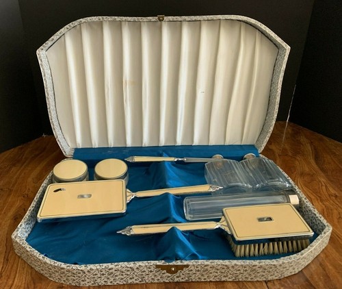 Art deco vanity grooming - art,