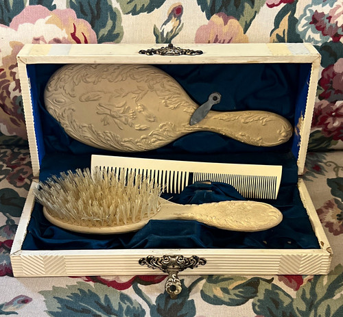 Vintage vanity set hand - set,