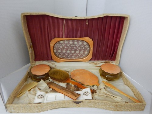 Vintage dresser vanity set - *dresser/vanity,